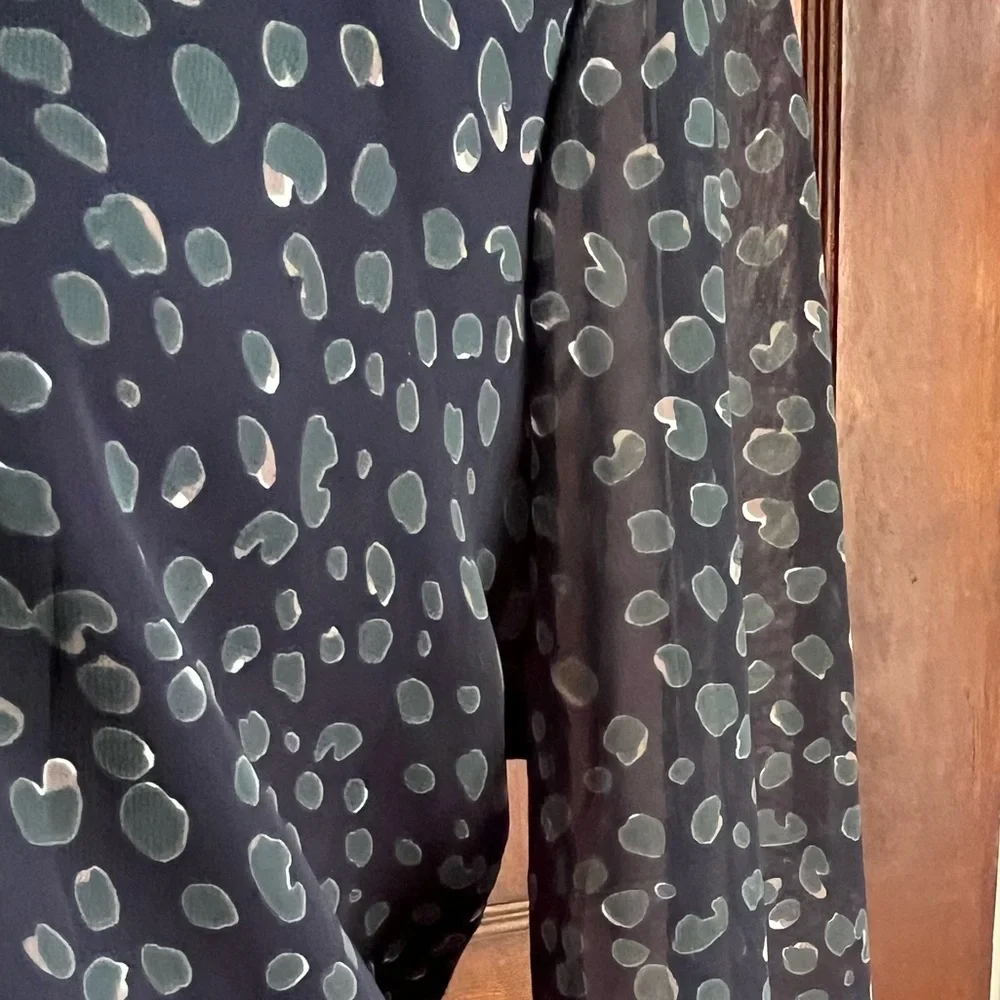 NWOT Patterned Blouse - Picture 2 of 5